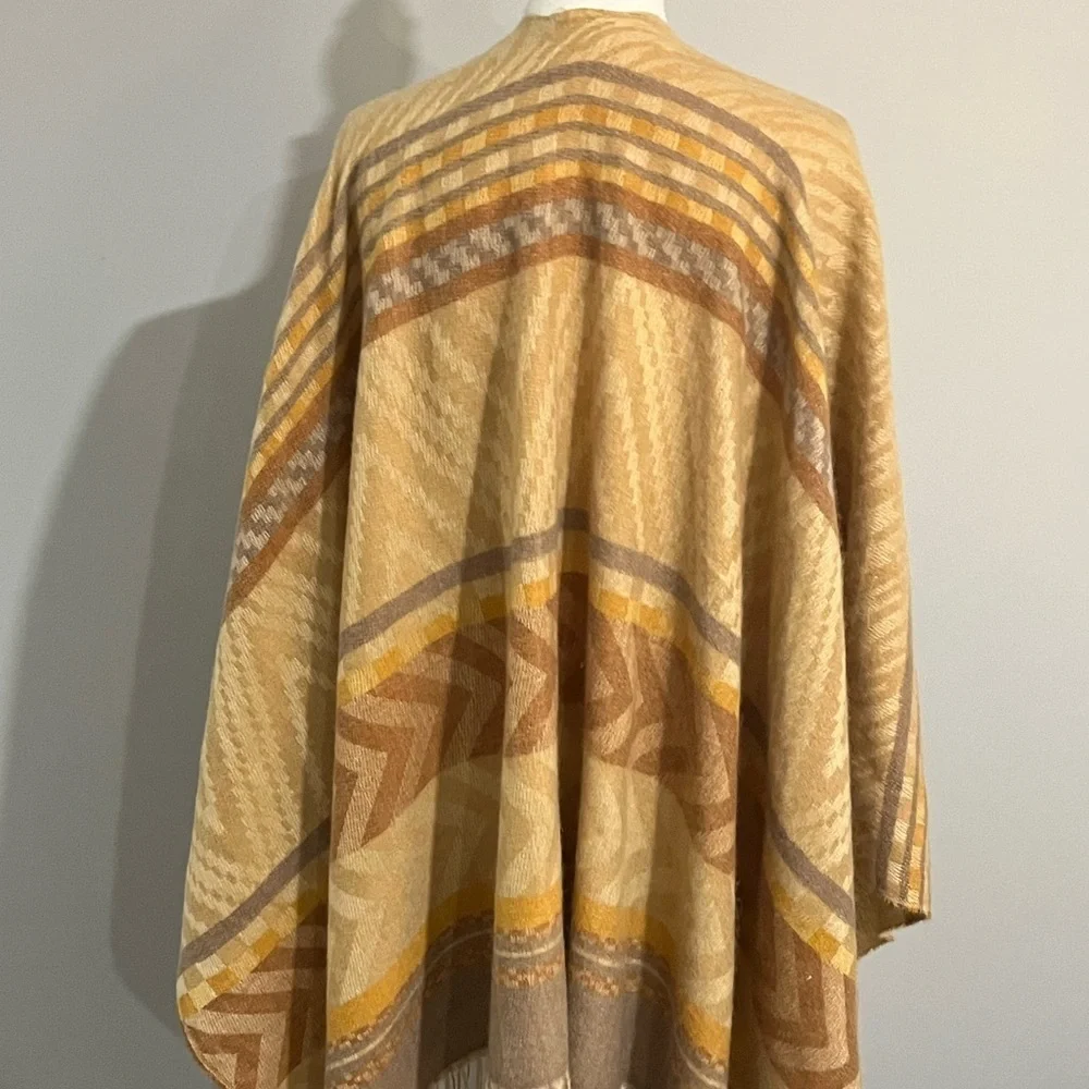 Neutral Geometric Ruana - so soft and goes with everything!